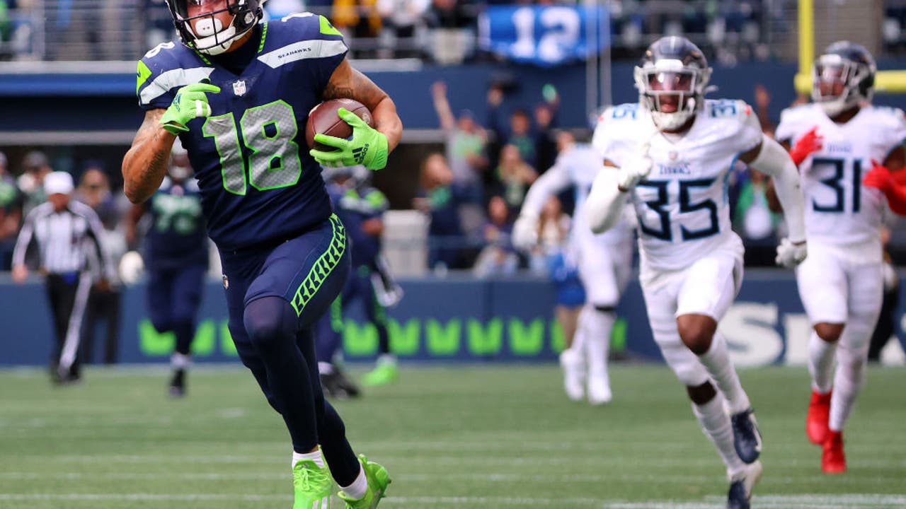 King Henry leads Titans' late rally to stun Seahawks 33-30