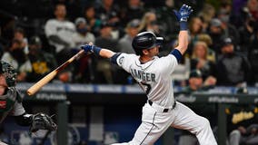 Haniger’s homer helps M’s beat A’s 4-2, close in wild card