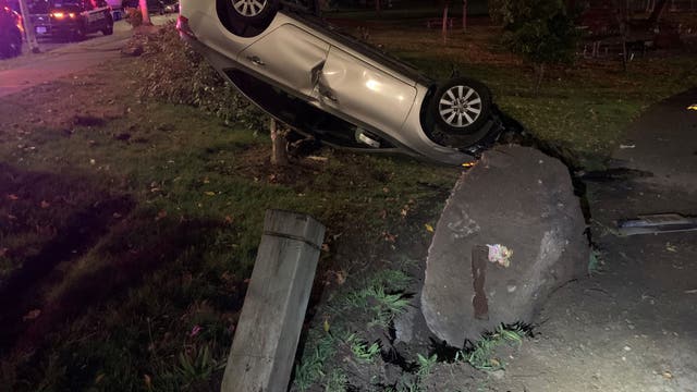 Police: Suspect threatens driver with axe during Seattle carjacking, crashes stolen car