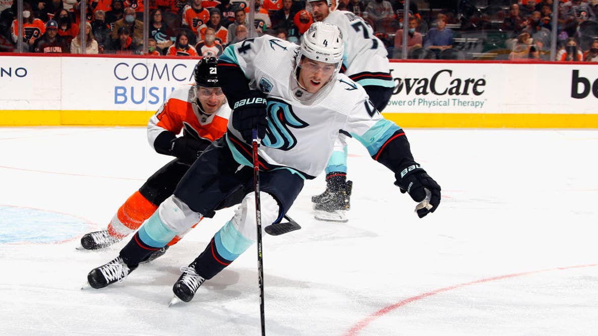 Flyers spoil Hakstol's return in 6-1 win over Kraken