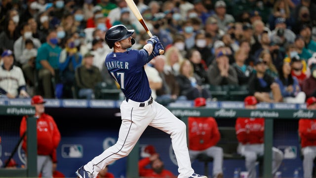 Mariners outfielder Mitch Haniger tests positive for COVID after home opener