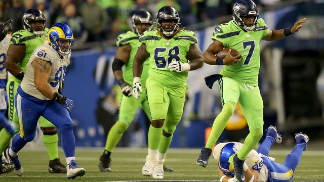 Stafford, Rams beat Seahawks 26-17; Wilson injures finger