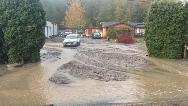 Flash flooding shuts down road in Skagit County