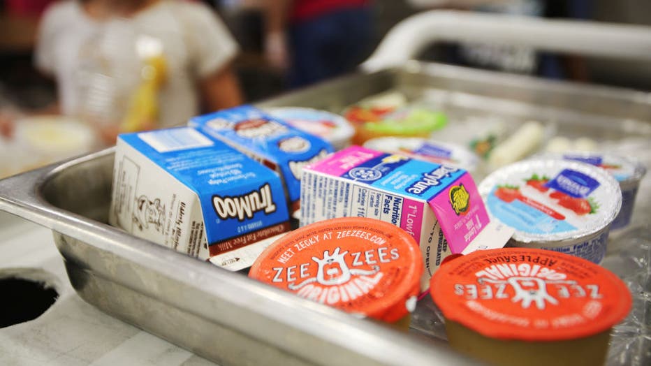 Elementary school 'share tables' keep unwanted lunch food out of trash