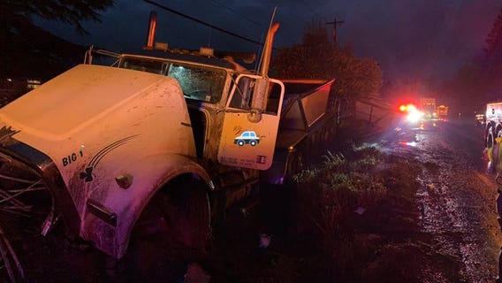 SR 530 reopens after semi crashes into ditch near Arlington