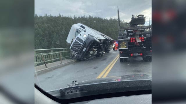 Semi teeters on edge of Deception Pass bridge