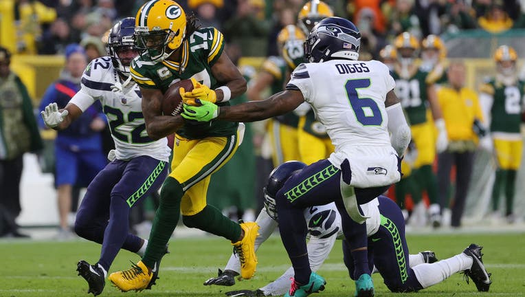 Packers blank Seahawks 17-0 as Rodgers, Wilson return