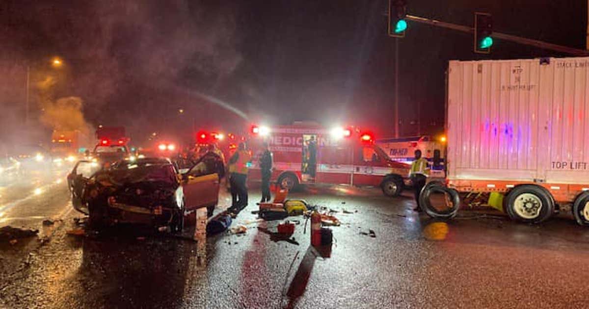 1 killed in crash involving semi-truck, vehicle in Auburn | FOX 13 Seattle
