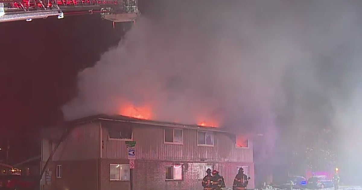 2 critically injured in Renton apartment fire | FOX 13 Seattle