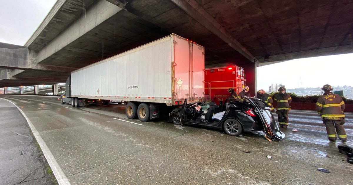2 hurt in multi-car crash on I-5 express lanes in downtown Seattle ...