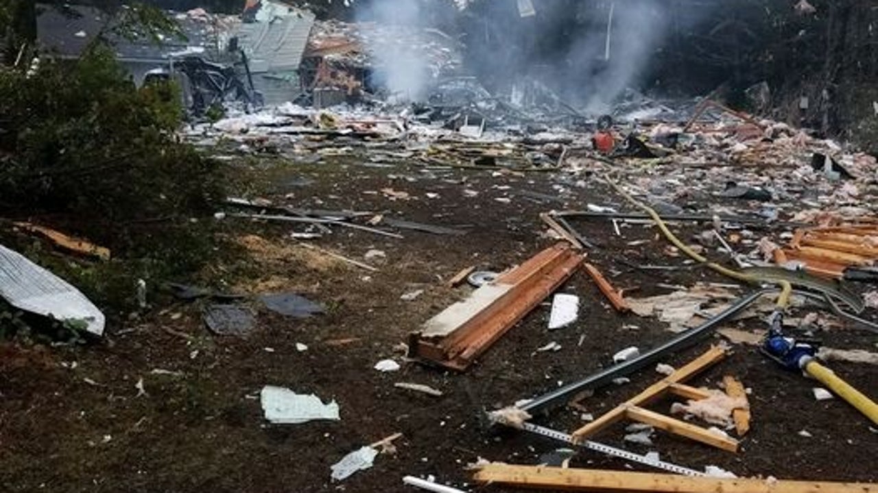 Explosion Damages Multiple Homes On Washington Coast | FOX 13 Seattle