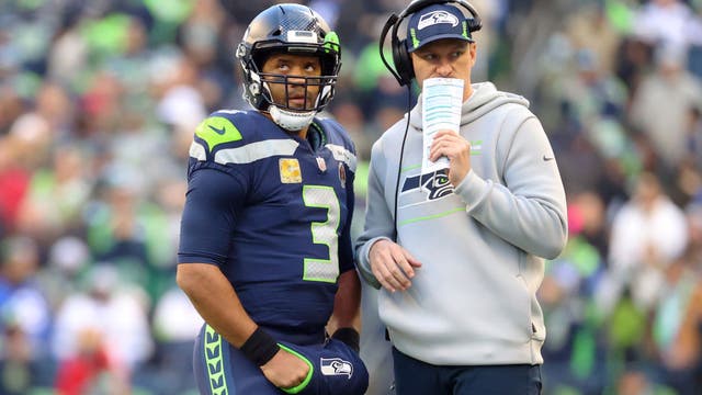 Auburn hires Seahawks assistant Austin Davis to run offense