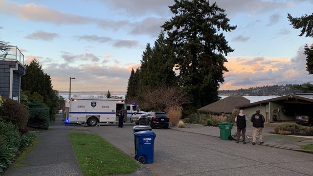 Seattle police find dead body in stolen car