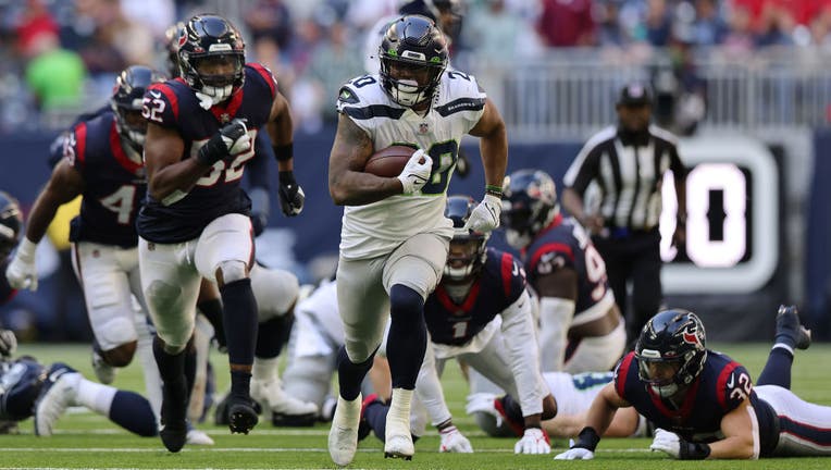 Wilson has 2 TD passes as Seahawks beat Texans 33-13