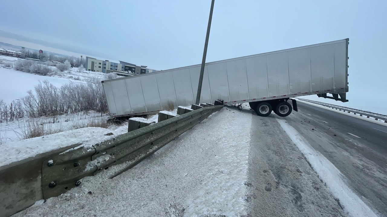 Traveling Over Snoqualmie Pass Officials Say Delay Your Trip Due To Road Conditions