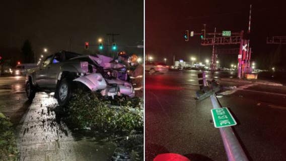 Traffic signal pole damaged in suspected DUI crash in Marysville