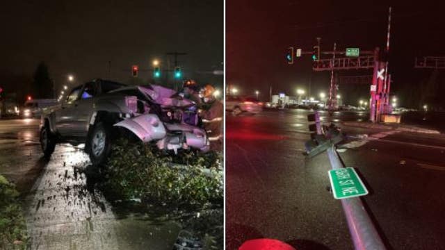 Traffic signal pole damaged in suspected DUI crash in Marysville
