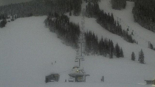 I-90 over Snoqualmie Pass re-opens, White Pass to remain closed overnight