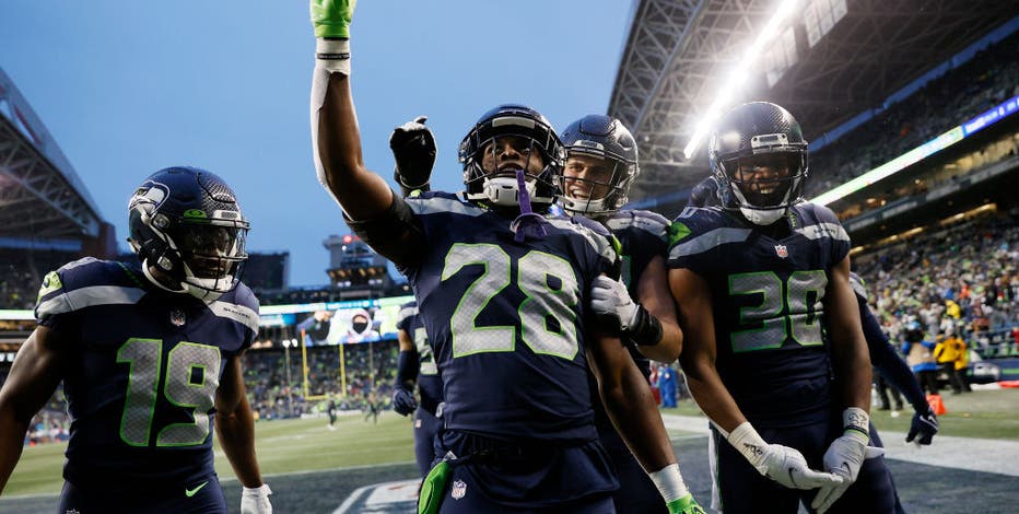 Penny, Metcalf lead Seahawks to 51-29 blowout of Lions