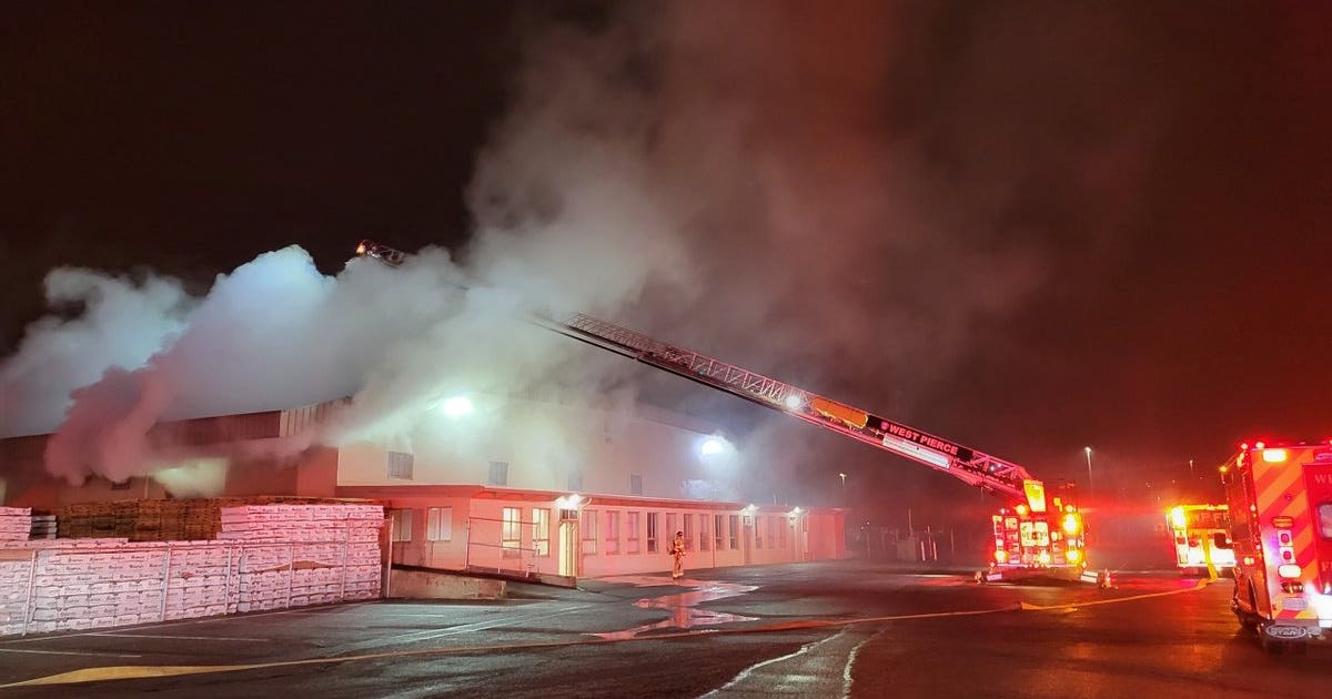 Crews contain fire at Lakewood warehouse | FOX 13 Seattle