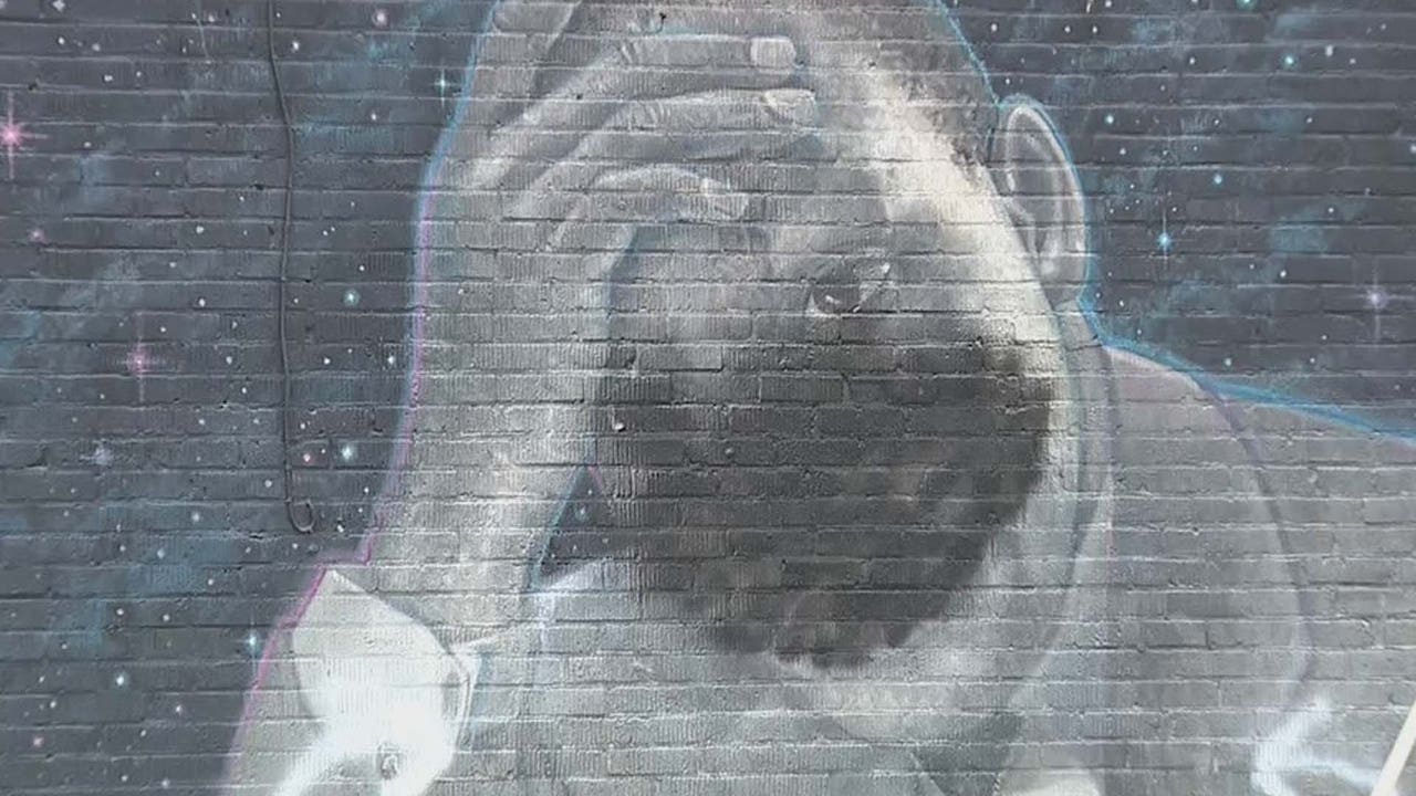 Artist restores defaced Seattle MLK mural with 18K donations - Vimarsana News