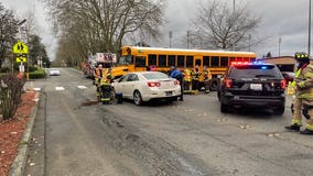 Driver leaves scene after bus crash in Tukwila