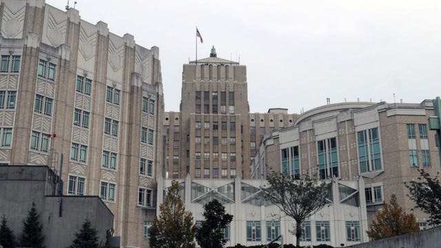 COVID-19 hospitalizations falling throughout Washington