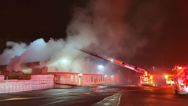 Crews contain fire at Lakewood warehouse