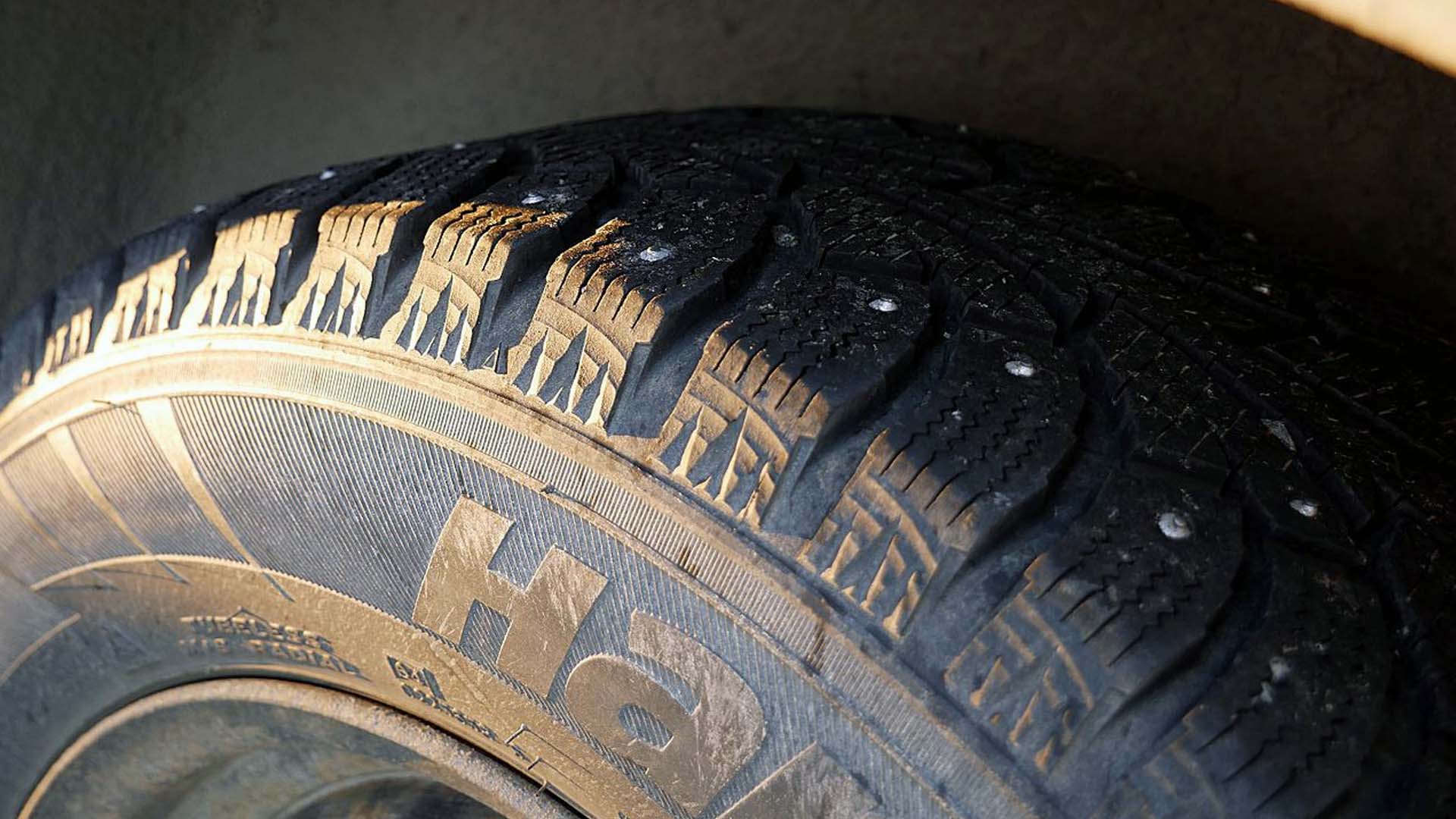 WA drivers will be fined $137 if studded tires aren't removed by Tuesday deadline