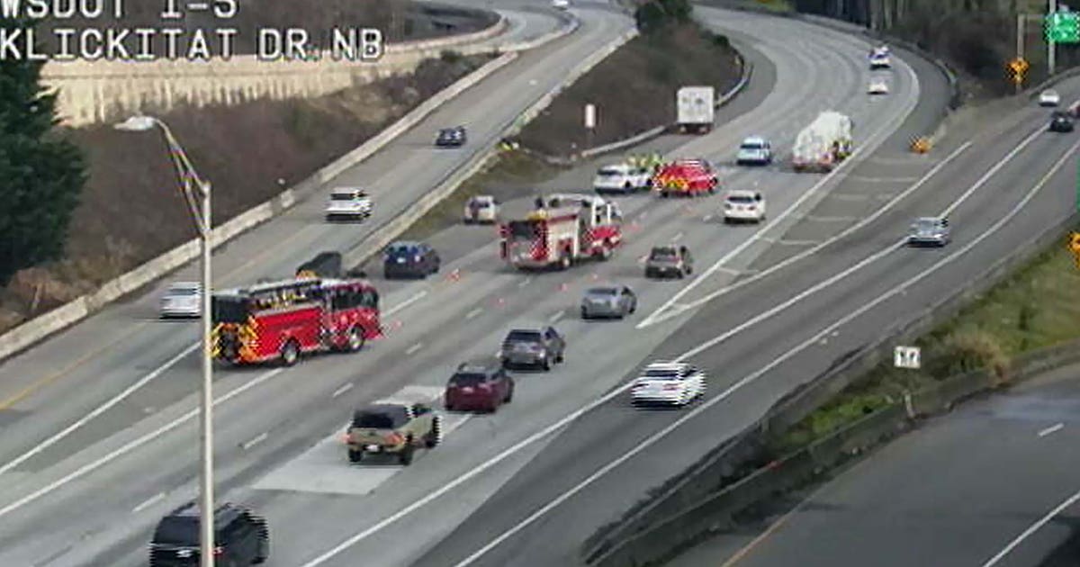 Fatal crash blocks northbound I-5 near Tukwila | FOX 13 Seattle
