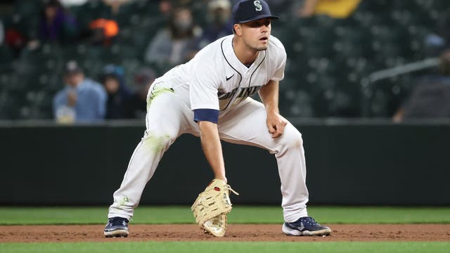 Mariners first baseman Evan White has sports hernia surgery