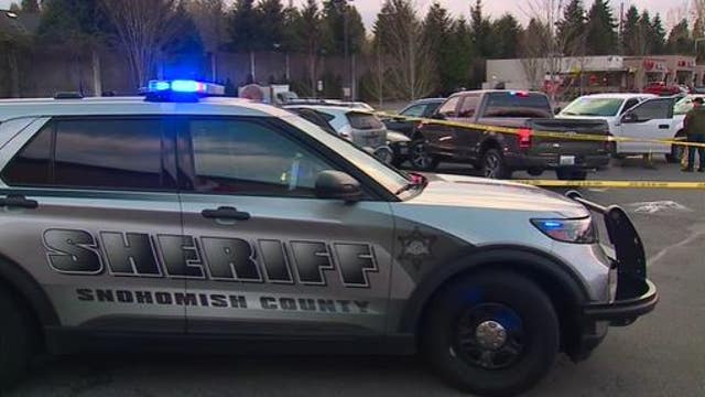 Deputy shoots at suspect who rammed stolen car into patrol vehicles in Everett