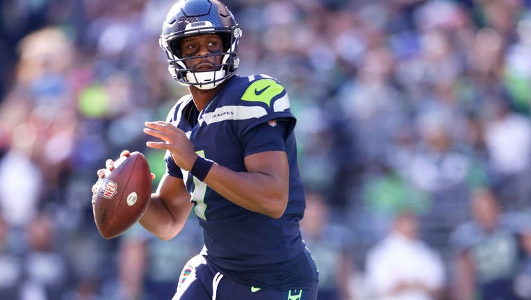 Seahawks announce official re-signing of Geno Smith 