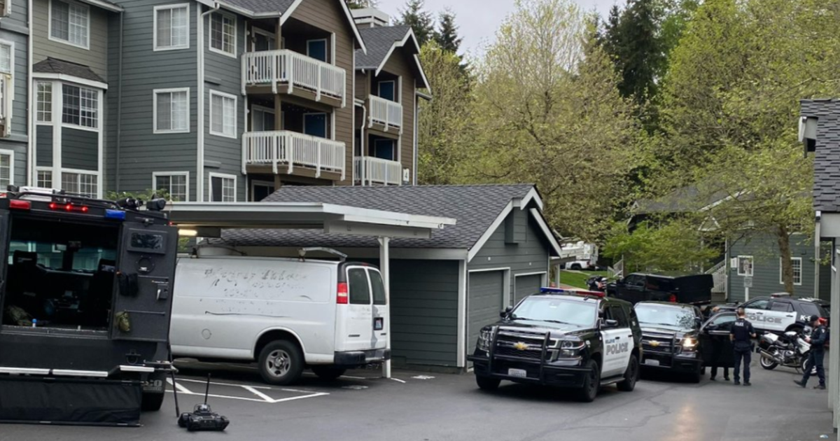 Barricaded suspect arrested after 5-hour standoff in Bellevue | FOX 13 ...