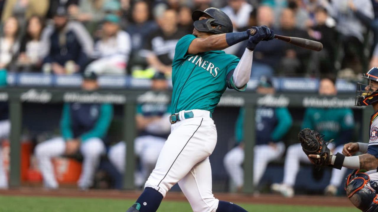 Mariners come into matchup with the Astros on losing streak