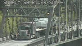 SR 529 reopens after semi-truck hits Snohomish River Bridge