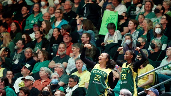 Loyd has big finish, Storm beat Mystics 86-83 in Game 1
