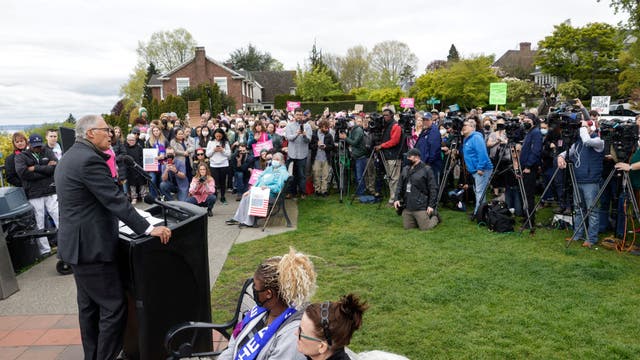 Washington Gov. Jay Inslee promises to defend abortion rights at Seattle rally