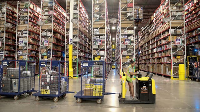 Amazon to sublease warehouses as online shopping slows