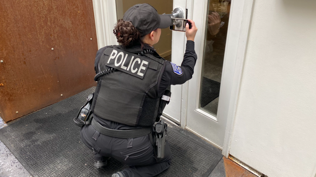 Kirkland Police search for 'Anti-Santa' burglar who used a sack to carry stolen items