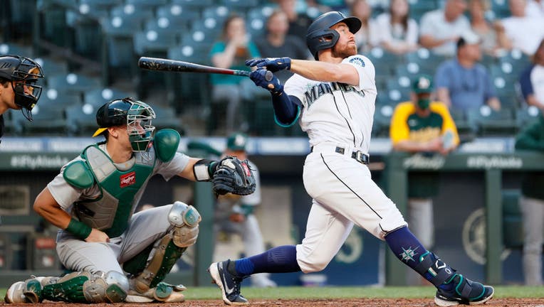 M's trade Donovan Walton to Giants for RHP Prelander Berroa | FOX 13 Seattle