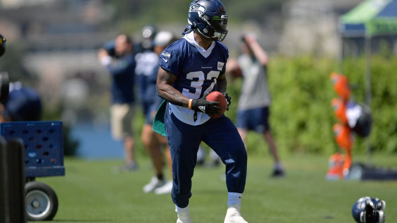 Seahawks running back Chris Carson retires from NFL due to neck