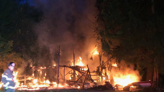 Fire rips through barn in Maple Valley