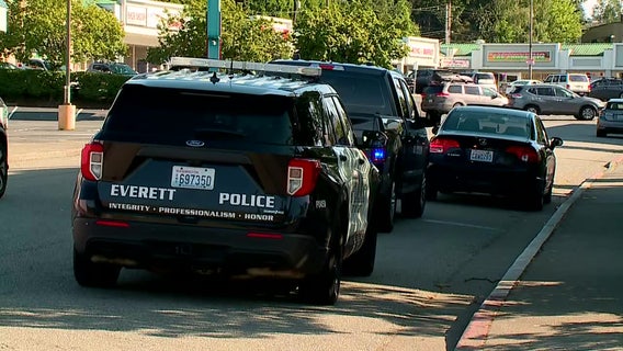 Police searching for suspect who stole car with 3-year-old inside