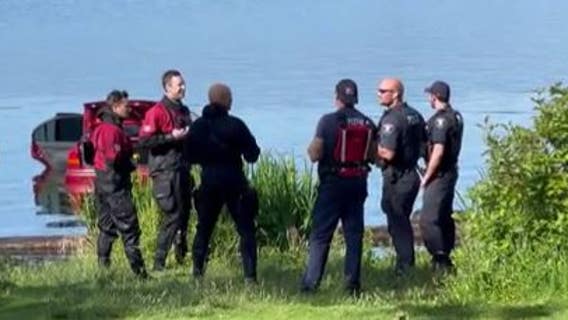 Firefighters rescue driver after car goes into Lake Washington