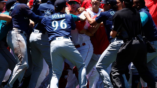 Mariners-Angels game brawl: 8 ejected, M’s fan sends pizza to Jesse Winker and young fan gets signed ball