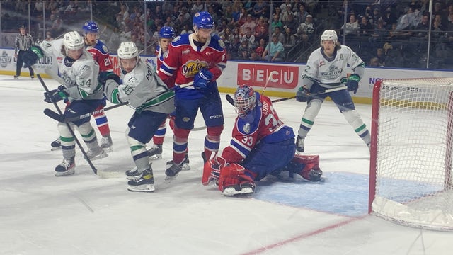 Logan Dowhaniuk goal with 4.7 remaining sinks T-Birds in 3-2 loss in Game 4 to Oil Kings