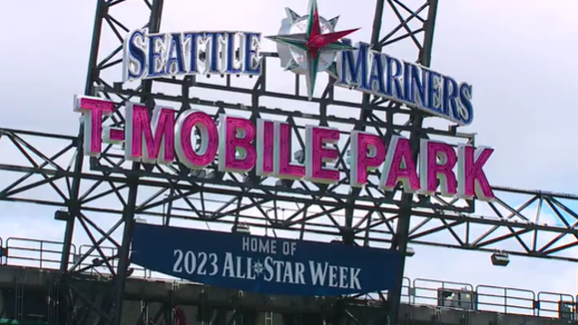 Mariners celebrate Juneteenth with Steelheads jerseys, former players