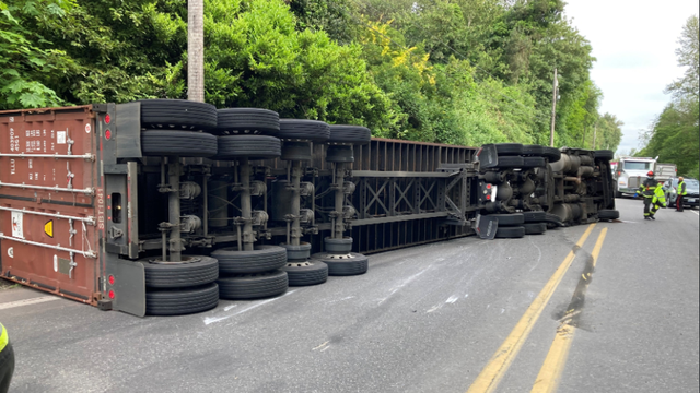 Pierce County deputies investigate semi rollover crash near Waller