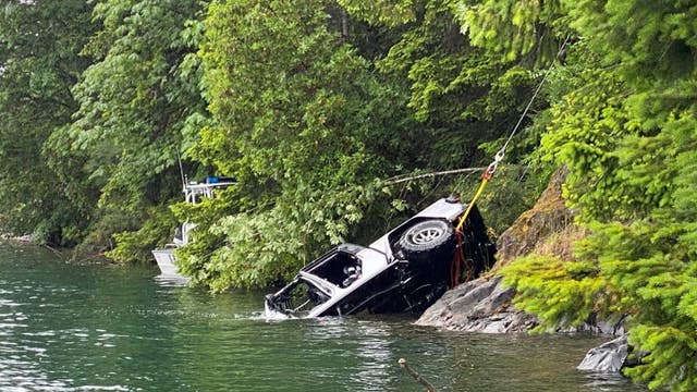 Child dies after driver goes over embankment, plunging into Lake Cushman